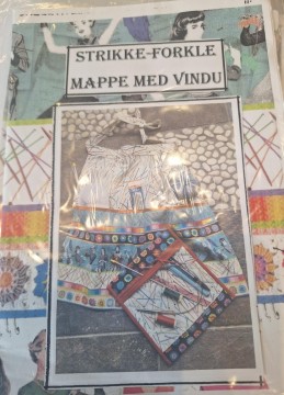 RM Strikkeforkle og mappe med vindu