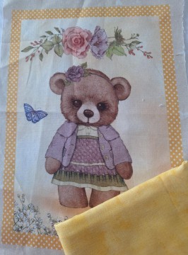 Bamse med gult stoff