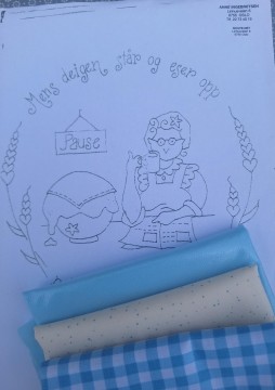 Bakeklede Sy selv.Mens deigen står og hever opp..